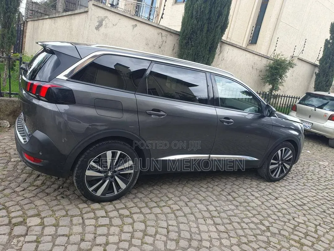 Peugeot 5008 2021 Gray