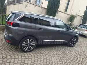 Peugeot 5008 2021 Gray