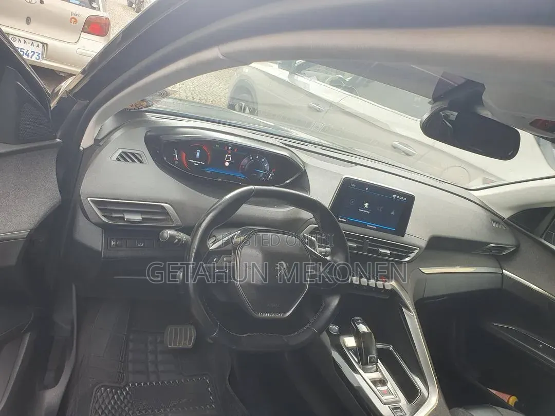 Peugeot 5008 2021 Gray