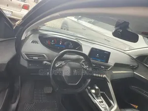 Peugeot 5008 2021 Gray
