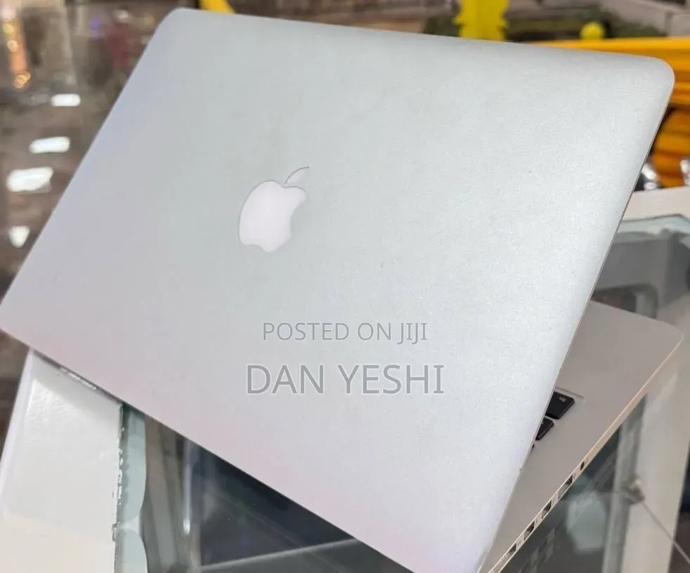 New Laptop Apple MacBook Pro 2015 16GB Intel Core i5 SSD 256GB