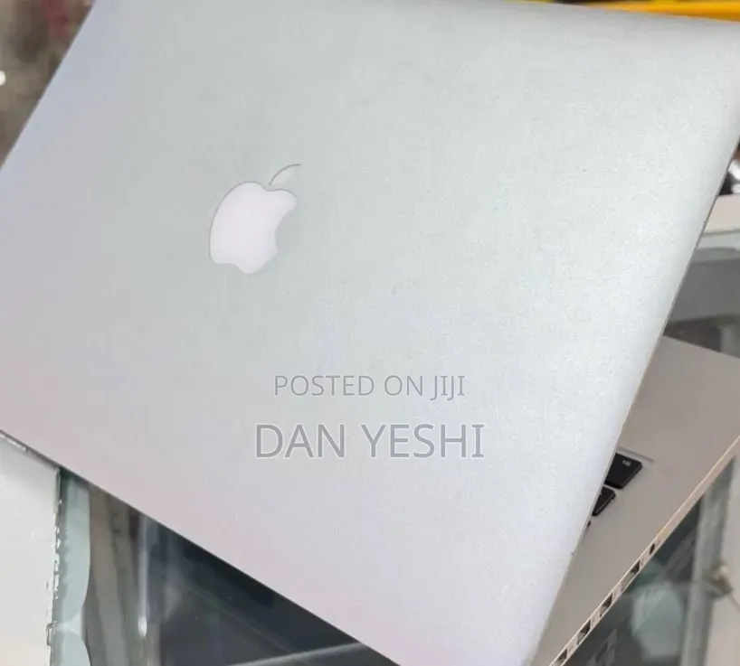 New Laptop Apple MacBook Pro 2015 16GB Intel Core i5 SSD 256GB