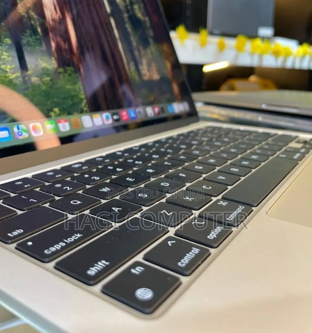 New Laptop Apple MacBook Air 2025 M4 16GB Apple M4 SSD 512GB
