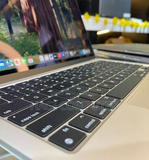 New Laptop Apple MacBook Air 2025 M4 16GB Apple M4 SSD 512GB