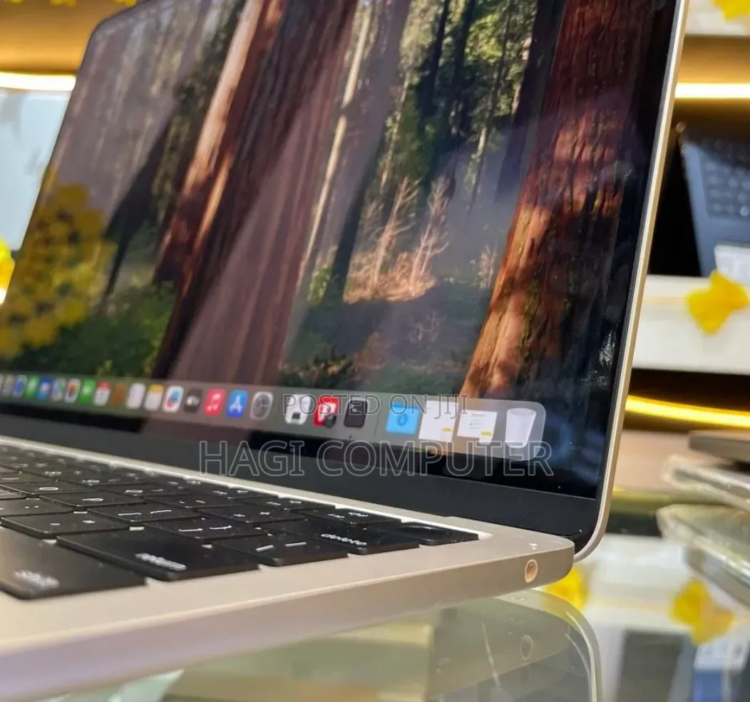 New Laptop Apple MacBook Air 2025 M4 16GB Apple M4 SSD 512GB
