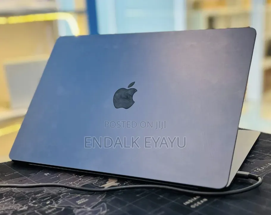 New Laptop Apple MacBook Air 2024 M3 8GB Apple M3 SSD 256GB