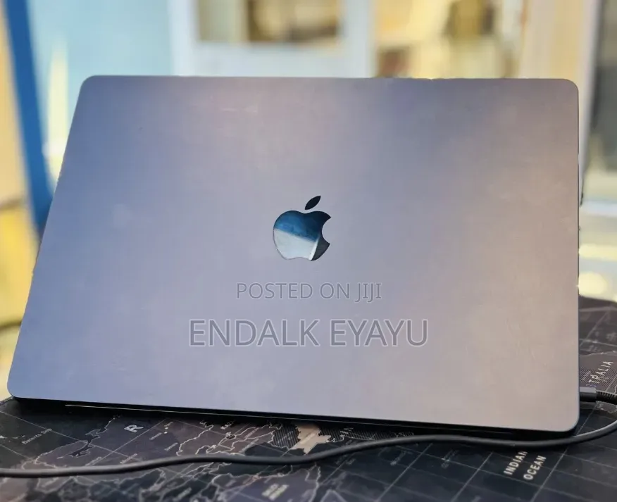 New Laptop Apple MacBook Air 2024 M3 8GB Apple M3 SSD 256GB