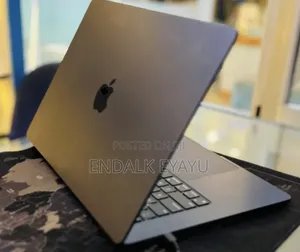 New Laptop Apple MacBook Air 2024 M3 8GB Apple M3 SSD 256GB