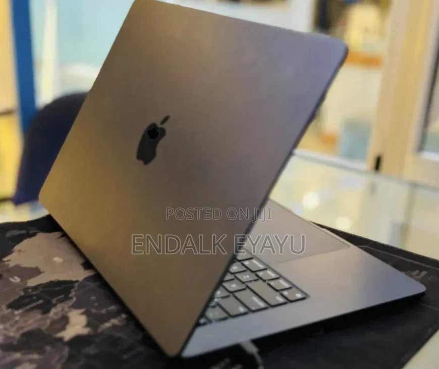New Laptop Apple MacBook Air 2024 M3 8GB Apple M3 SSD 256GB