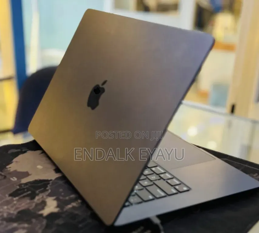 New Laptop Apple MacBook Air 2024 M3 8GB Apple M3 SSD 256GB