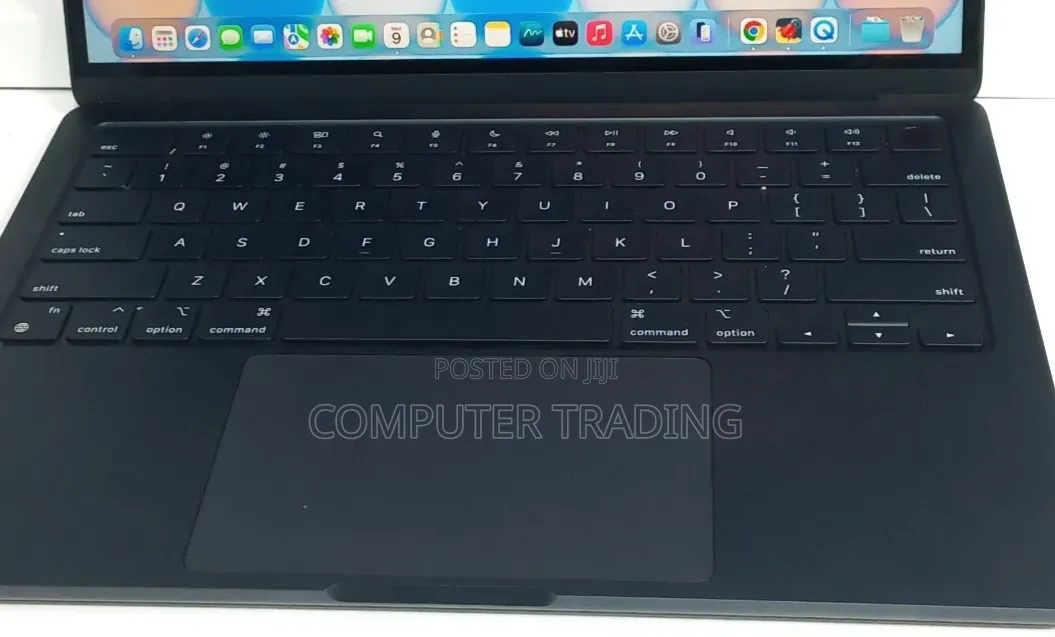 New Laptop Apple MacBook Air 2022 M2 8GB Intel Core i7 SSD 256GB