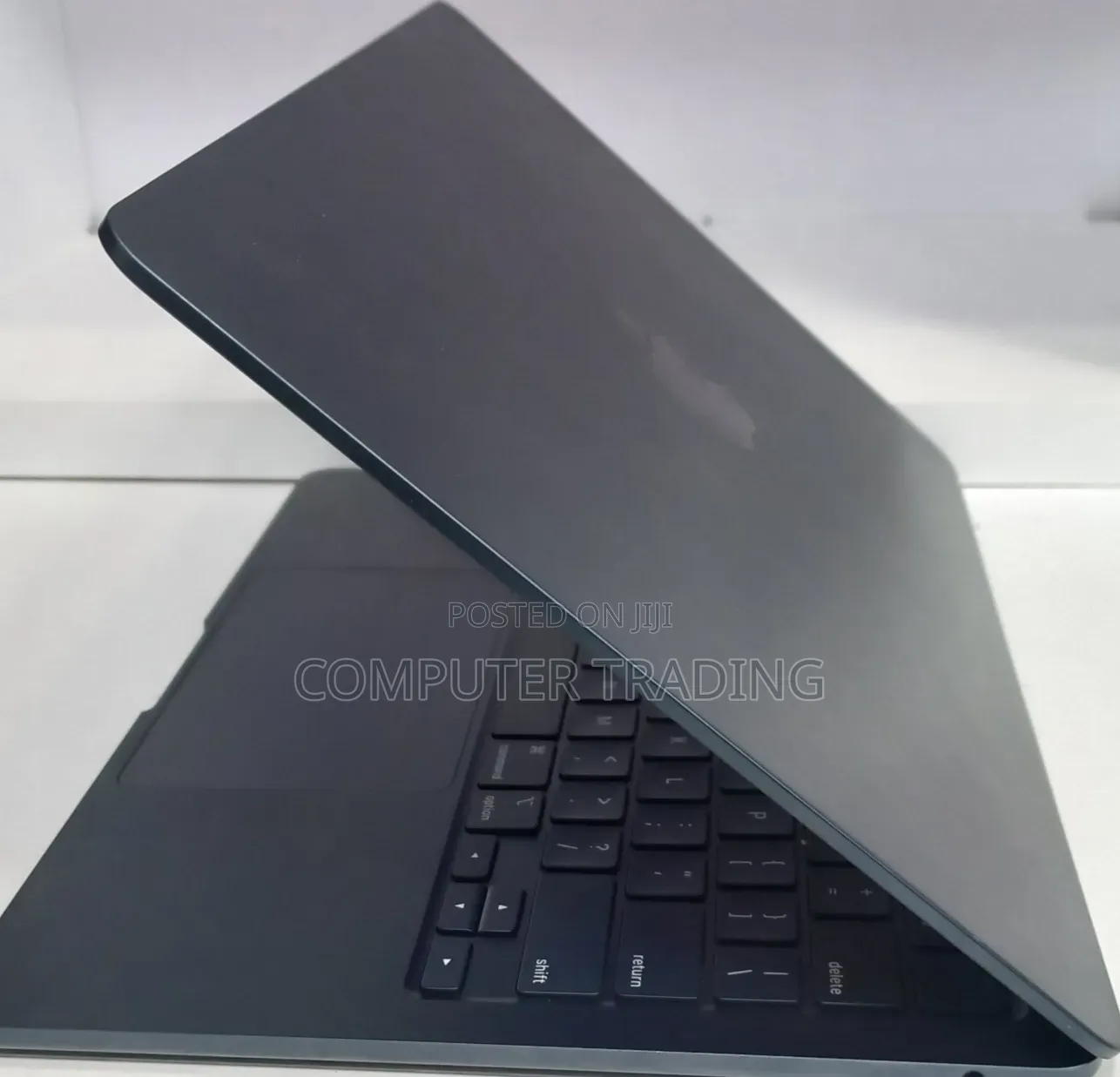 New Laptop Apple MacBook Air 2022 M2 8GB Intel Core i7 SSD 256GB