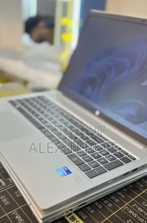 New Laptop HP ProBook 460 G11 16GB Intel Core i7 SSD 512GB