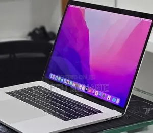 New Laptop Apple MacBook Pro 2017 16GB Intel Core i7 SSD 512GB