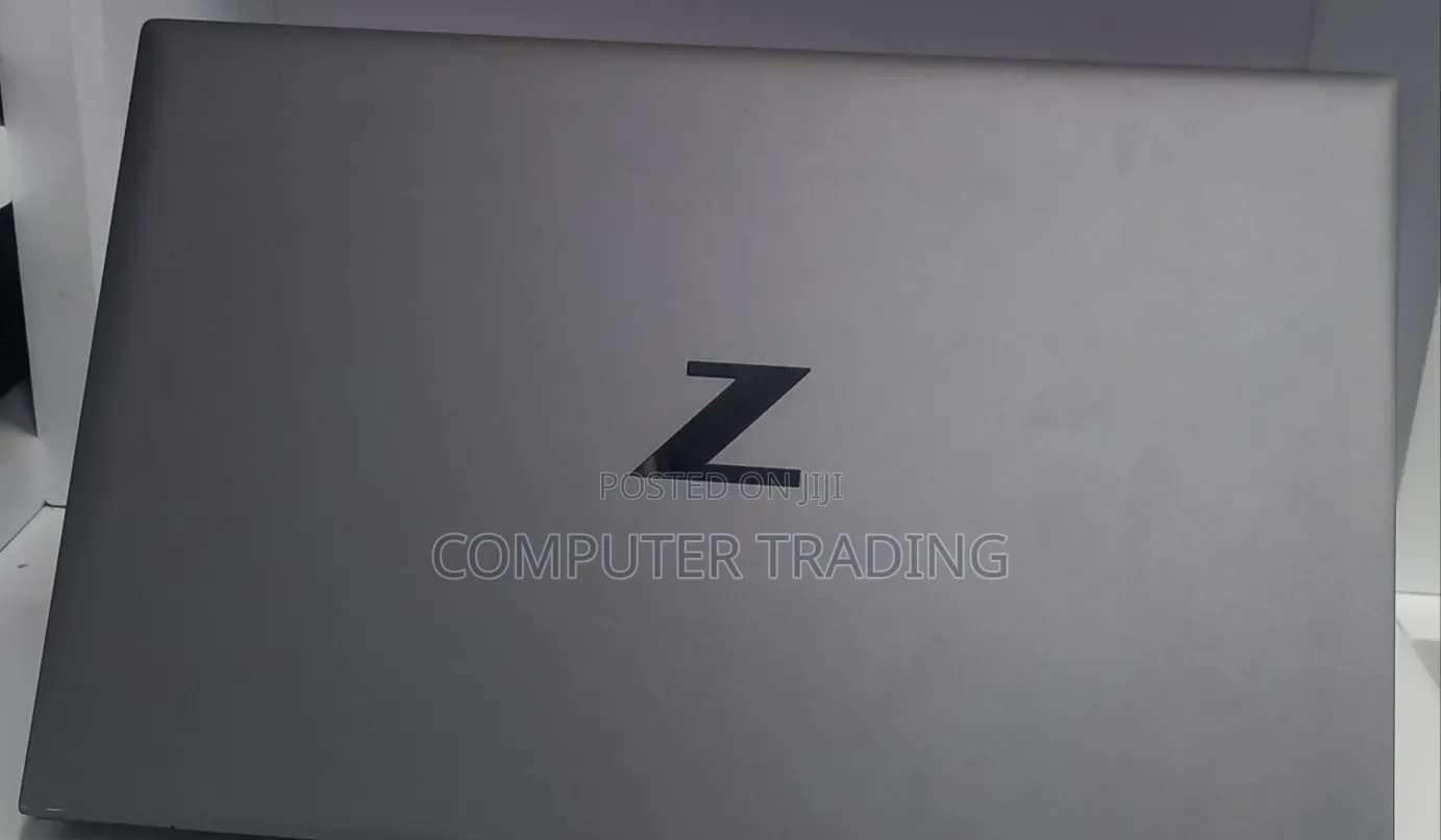 New Laptop HP ZBook Firefly G8 16GB Intel Core i7 SSD 512GB