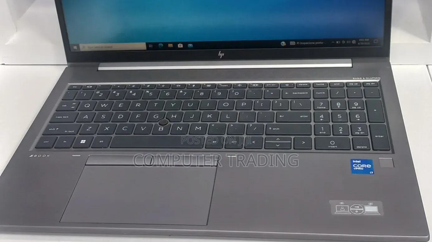 New Laptop HP ZBook Firefly G8 16GB Intel Core i7 SSD 512GB