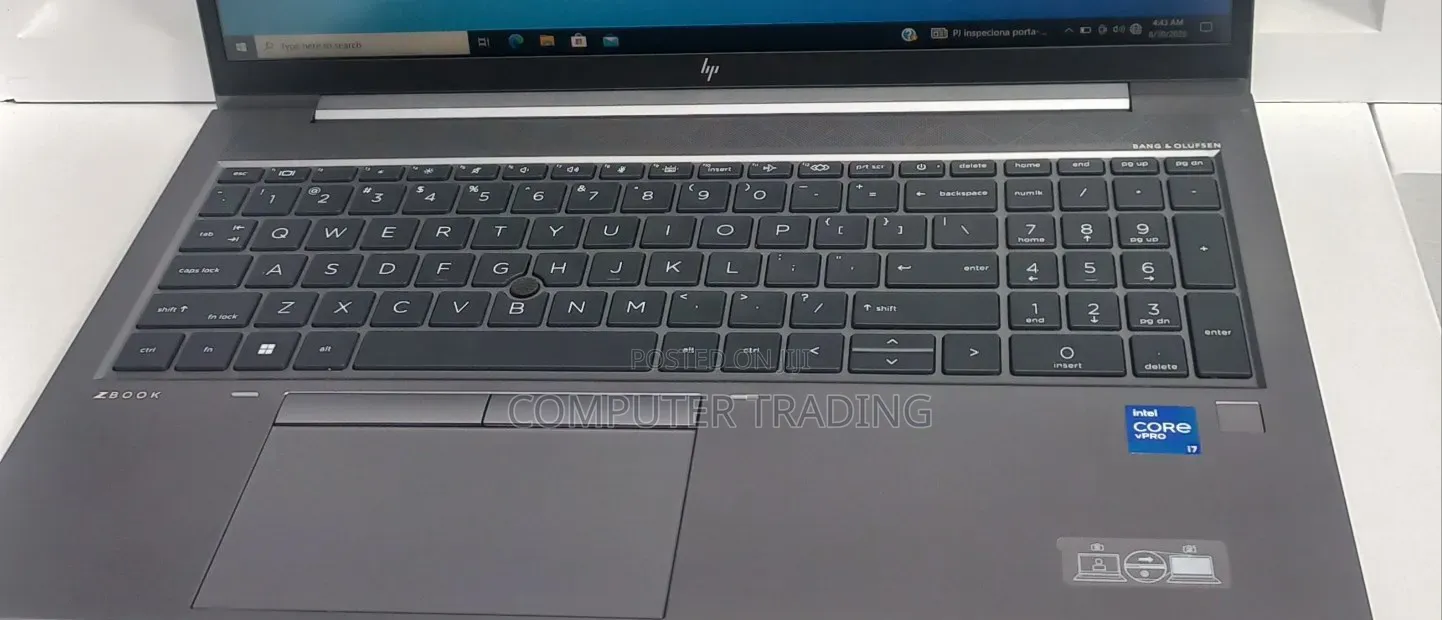 New Laptop HP ZBook Firefly G8 16GB Intel Core i7 SSD 512GB