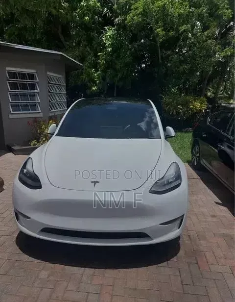 Tesla Model Y 2022 White