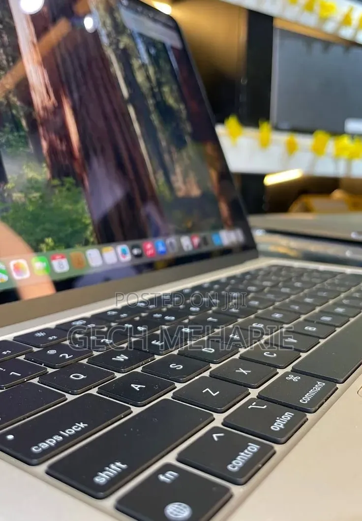New Laptop Apple MacBook Air 2025 M4 16GB Apple M4 SSD 512GB