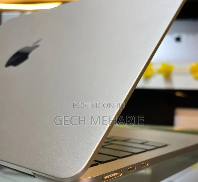 New Laptop Apple MacBook Air 2025 M4 16GB Apple M4 SSD 512GB