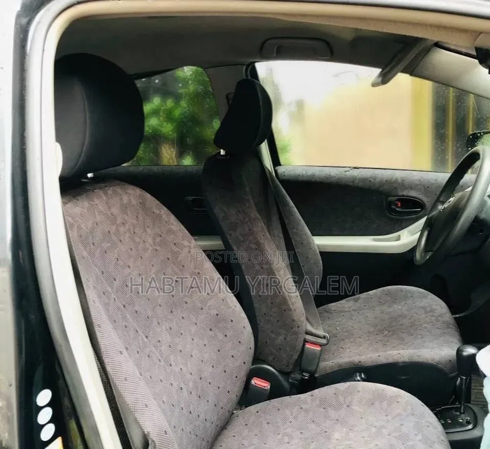 Toyota Yaris 2010 Black