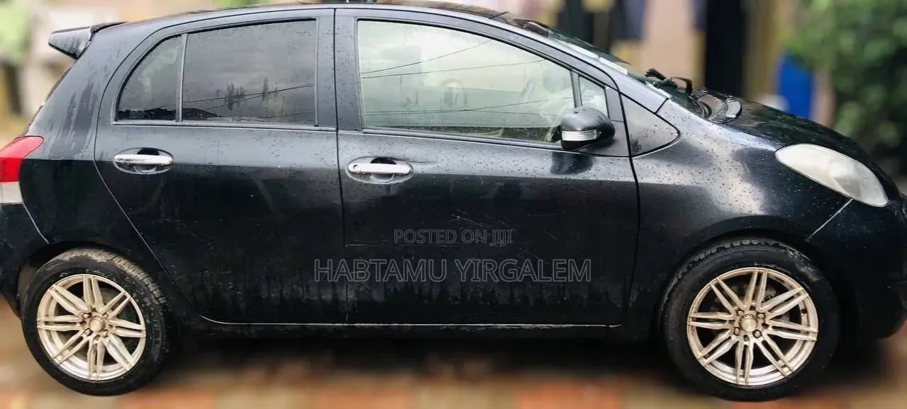Toyota Yaris 2010 Black