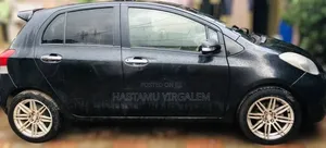 Toyota Yaris 2010 Black