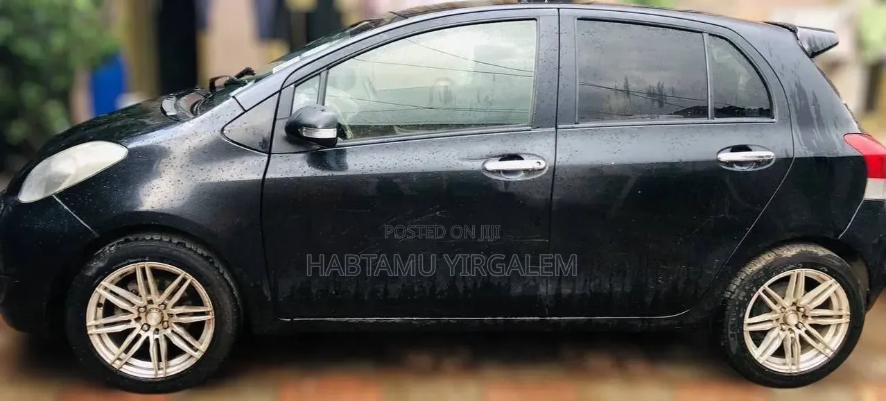 Toyota Yaris 2010 Black