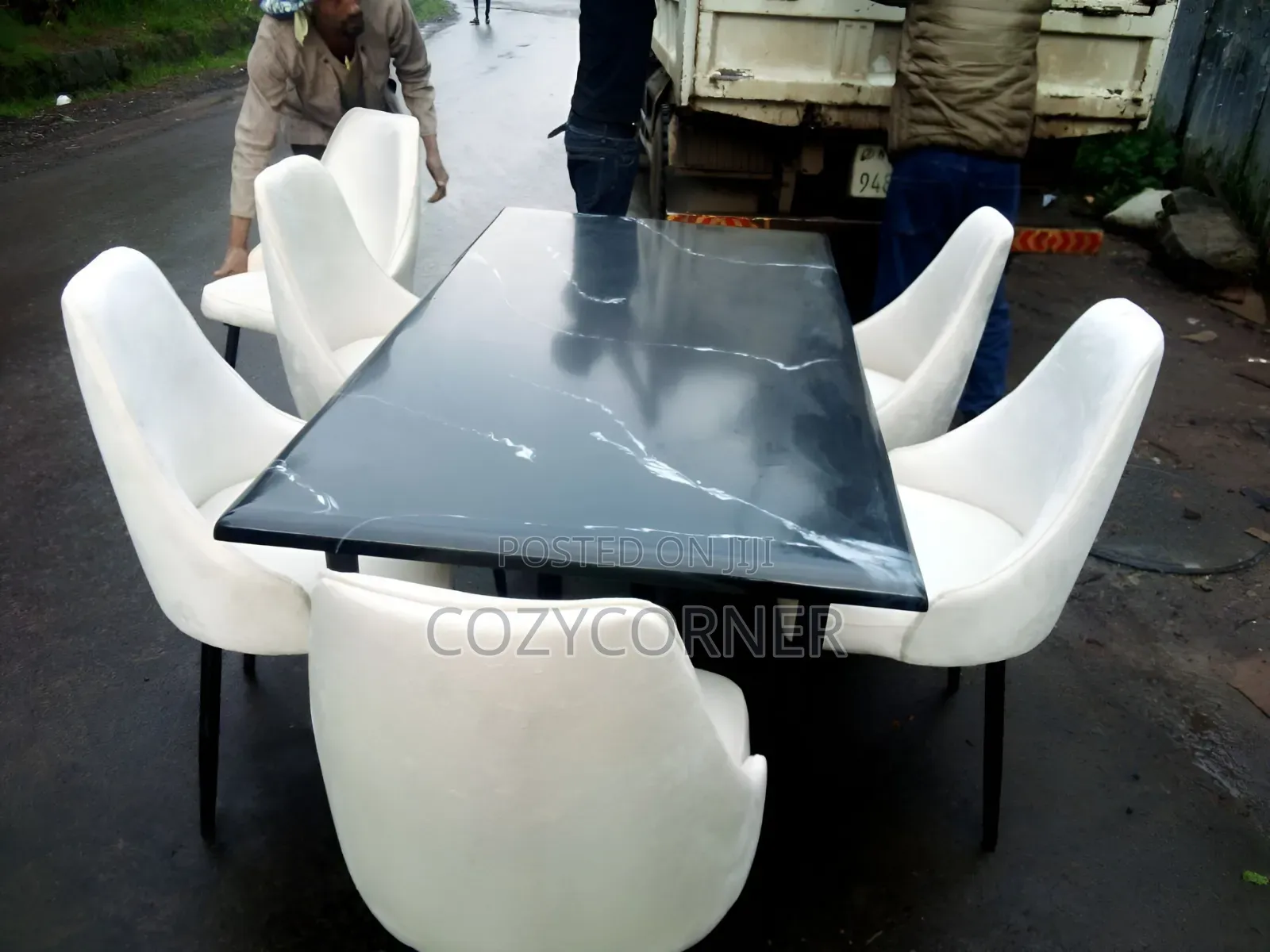 Ergonomic 6 Seater Dining Set. የመመገቢያ ጠረጴዛ