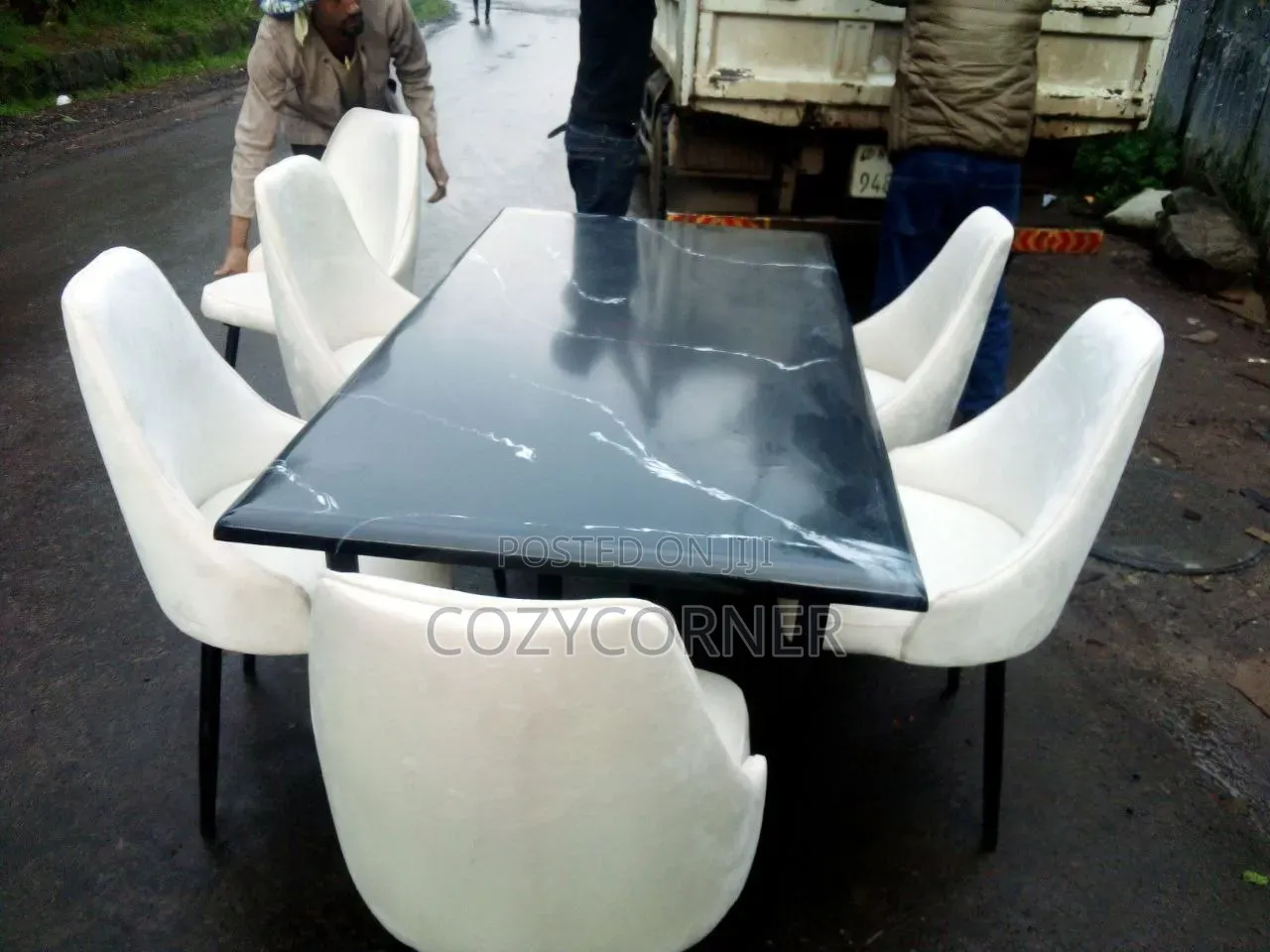 Ergonomic 6 Seater Dining Set. የመመገቢያ ጠረጴዛ