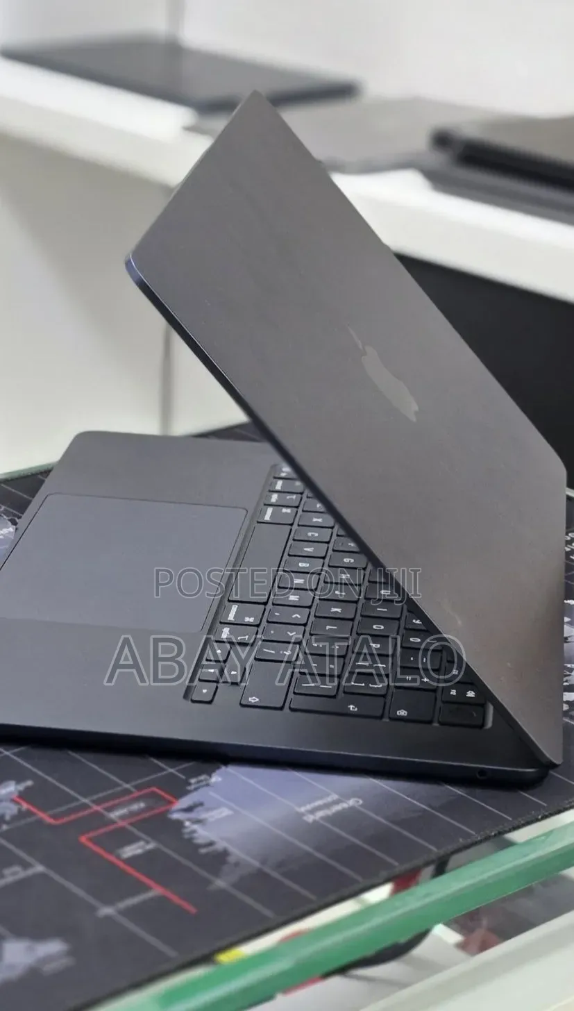 New Laptop Apple MacBook Air 2025 M4 16GB Apple M4 SSD 512GB