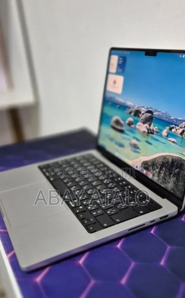 New Laptop Apple MacBook Air 2024 M3 16GB Apple M4 Pro SSD 512GB