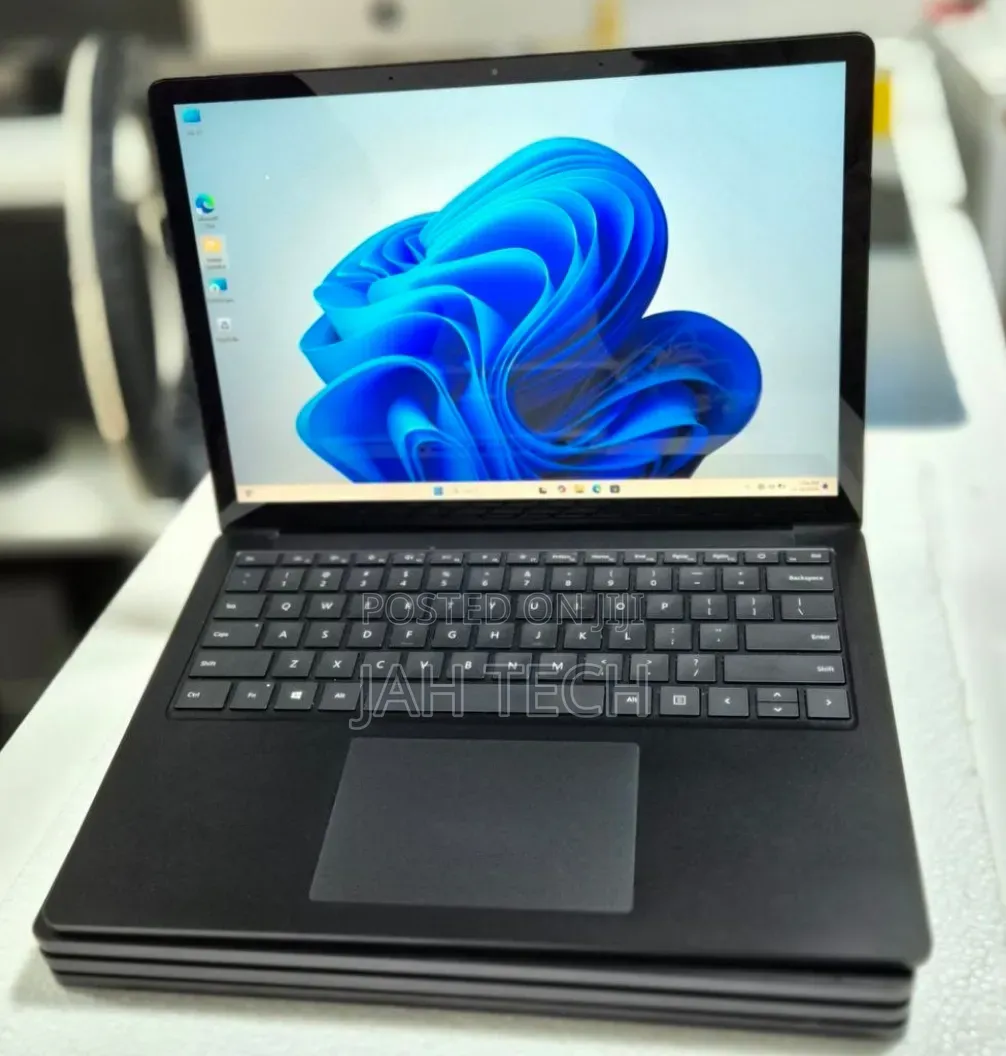 New Laptop Microsoft Surface Laptop 3 16GB Intel Core i7 SSD 256GB