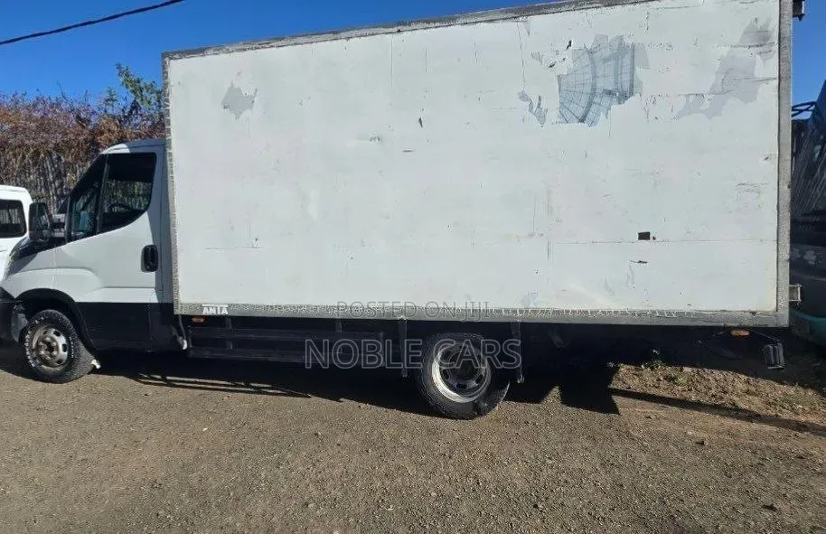 (Urgent ) Iveco Box Truck - 2021