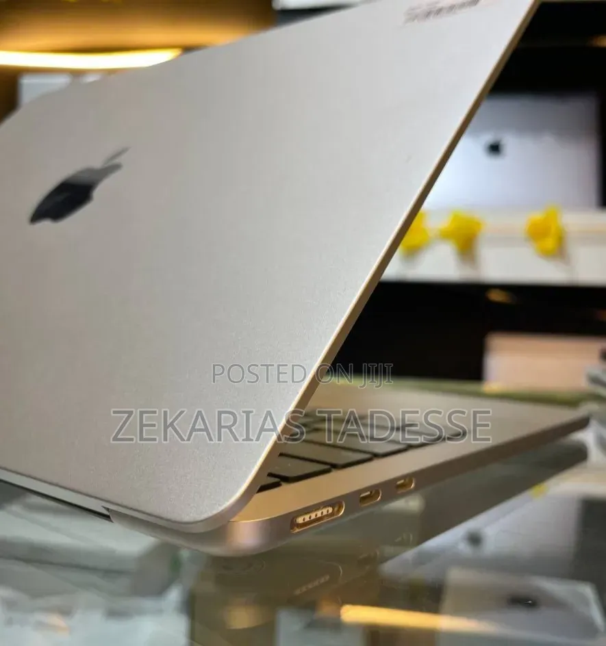 New Laptop Apple MacBook Air 2025 M4 16GB Apple M4 SSD 512GB