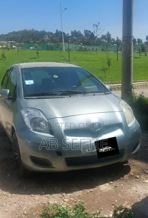 Toyota Yaris Base Hatchback 3dr 2010 Brown