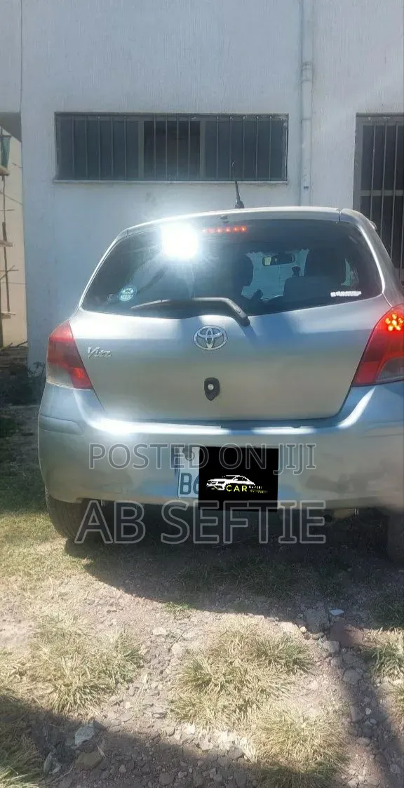 Toyota Yaris Base Hatchback 3dr 2010 Brown