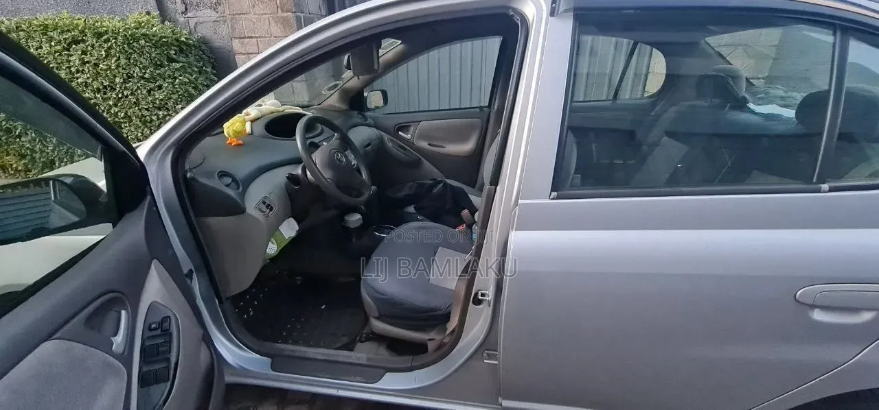 Toyota Platz 1.0 FWD 2005 Silver