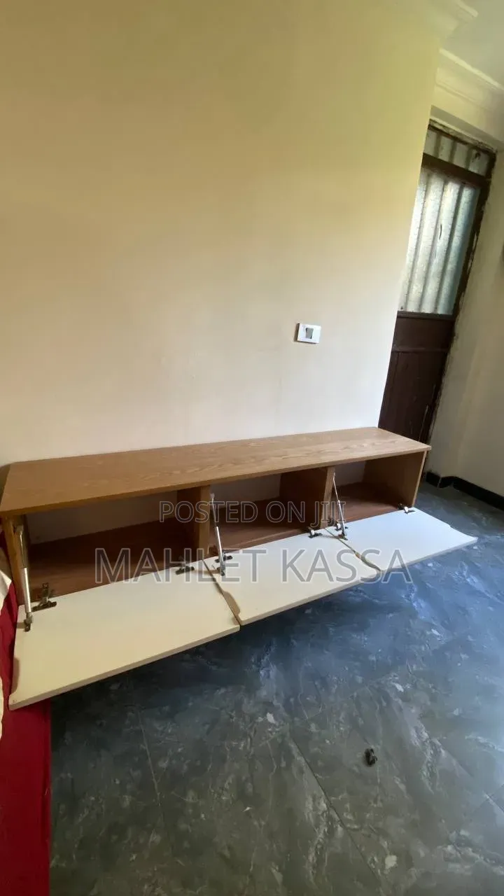 1.50 TV Stand