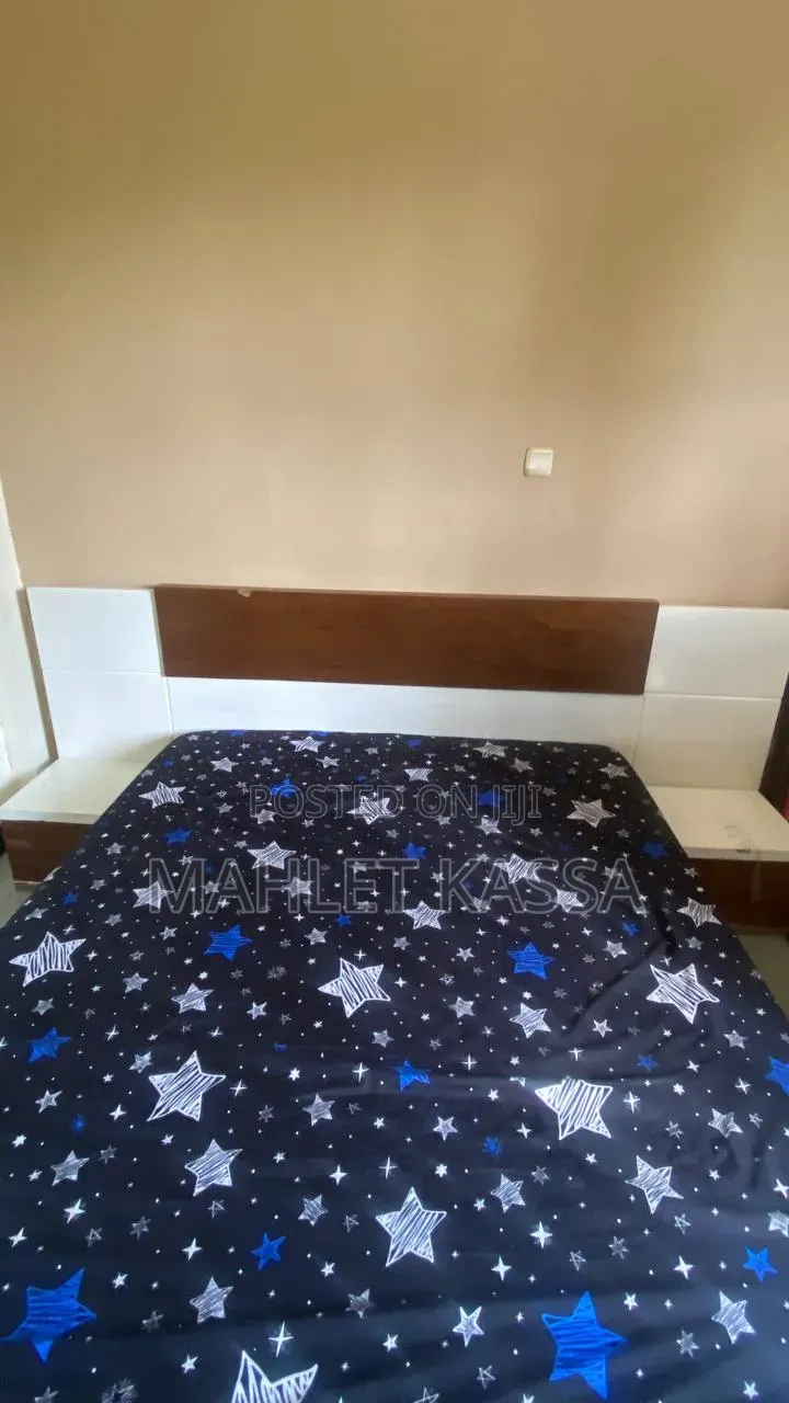 Top 2m 1.50 Bed With 2side Comos