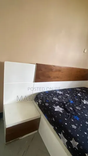 Top 2m 1.50 Bed With 2side Comos