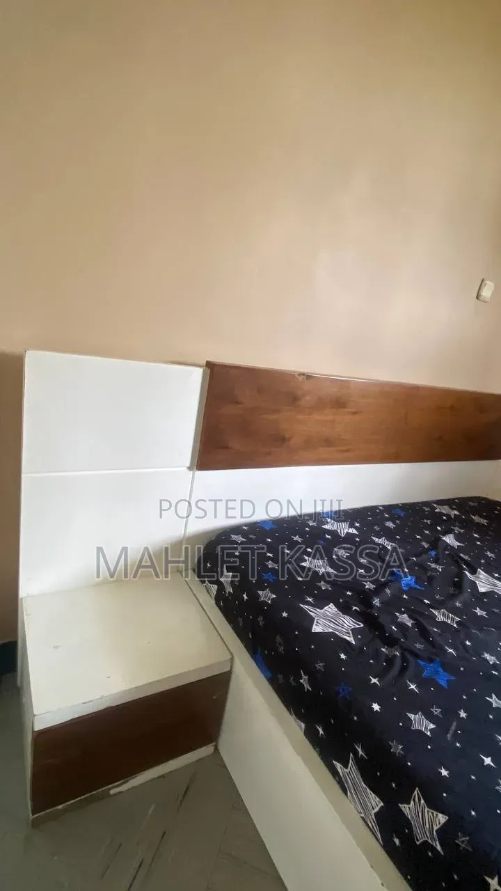 Top 2m 1.50 Bed With 2side Comos