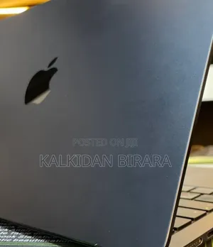 New Laptop Apple MacBook Air 2022 M2 8GB Intel Core i7 SSD 512GB