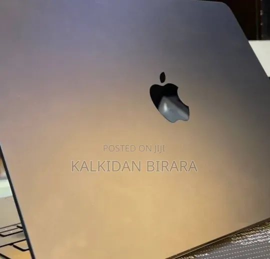 New Laptop Apple MacBook Air 2022 M2 8GB Intel Core i7 SSD 512GB