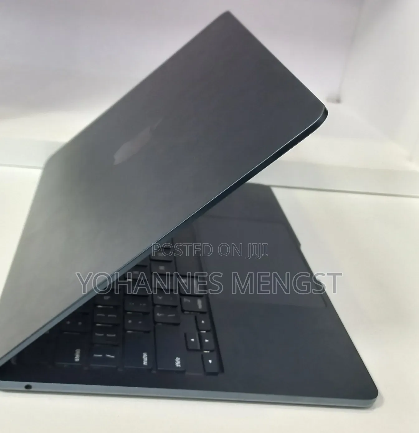 New Laptop Apple MacBook Air 2022 M2 8GB Apple M2 SSD 256GB