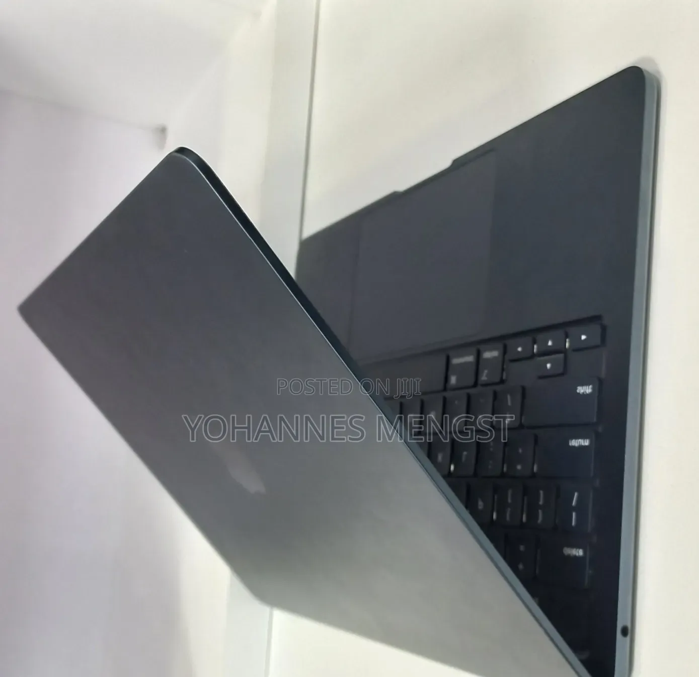 New Laptop Apple MacBook Air 2022 M2 8GB Apple M2 SSD 256GB