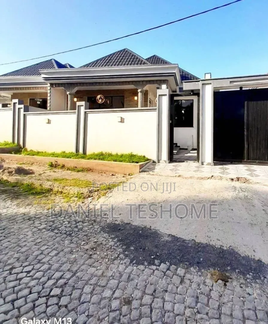 Furnished 3bdrm Villa in Bole for sale