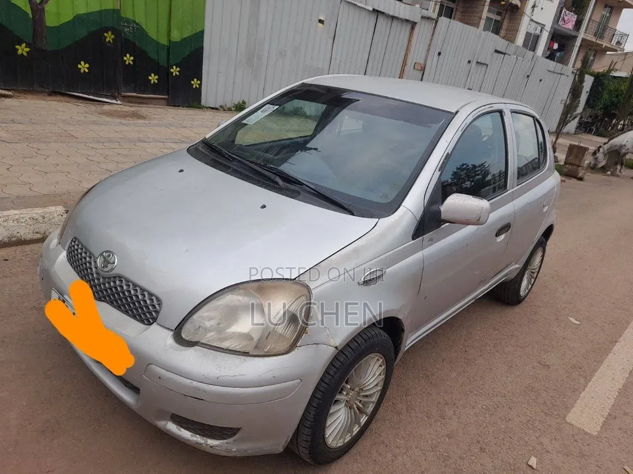 Toyota Vitz 2004 Silver