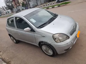 Toyota Vitz 2004 Silver