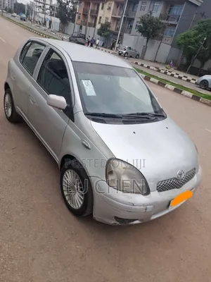 Toyota Vitz 2004 Silver